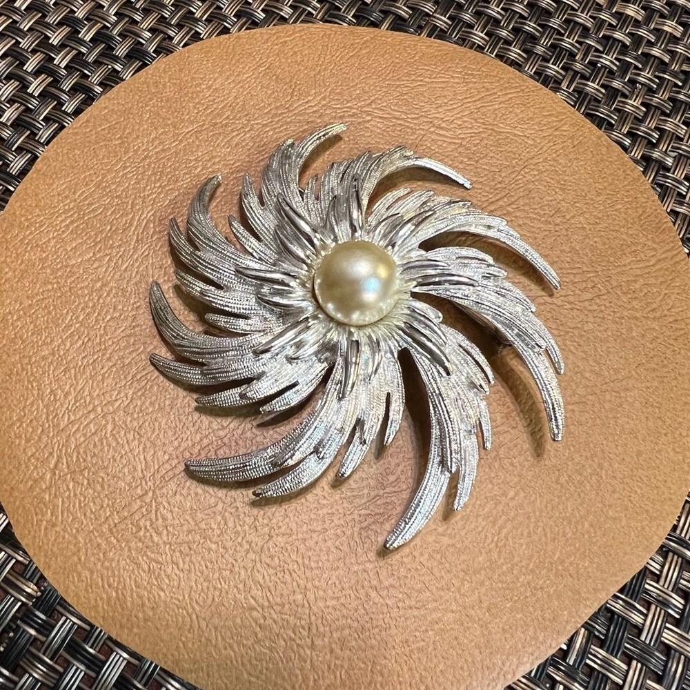 Vintage Sarah Coventry, Sunburst Brooch